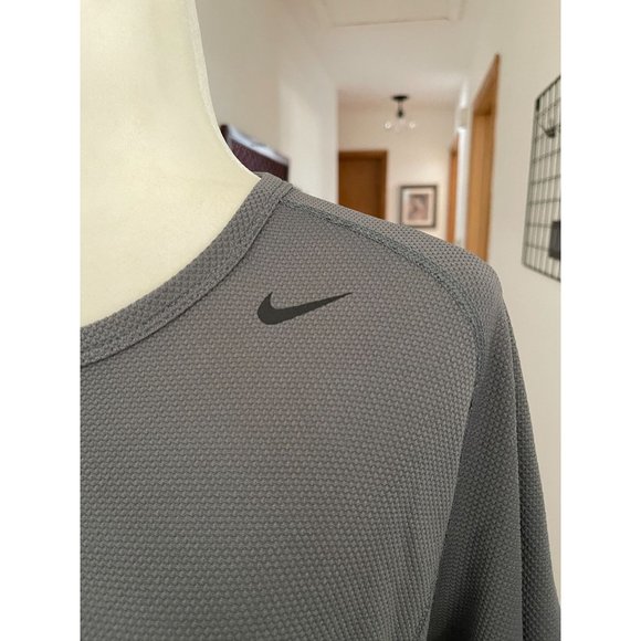 EUC Nike Fit Dry Crew Neck Work Out Training Performance - Picture 3 of 5